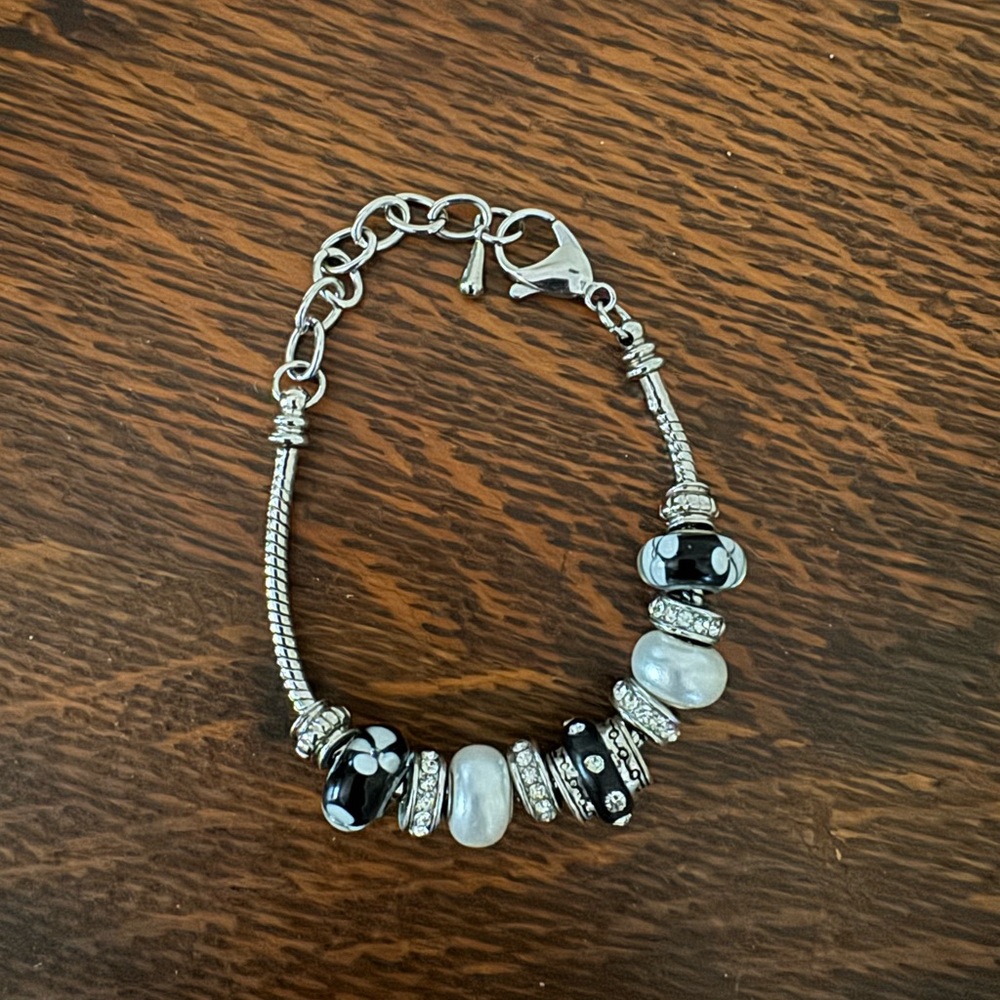 Unbranded bracelet & charms